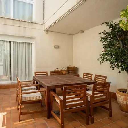 Comfortable House In With Shared Pool *