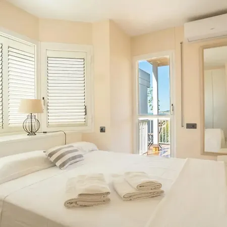 Comfortable House In With Shared Pool シッチェス