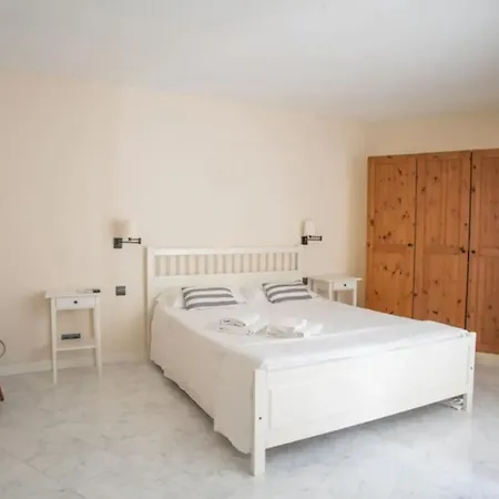 Comfortable House In With Shared Pool *