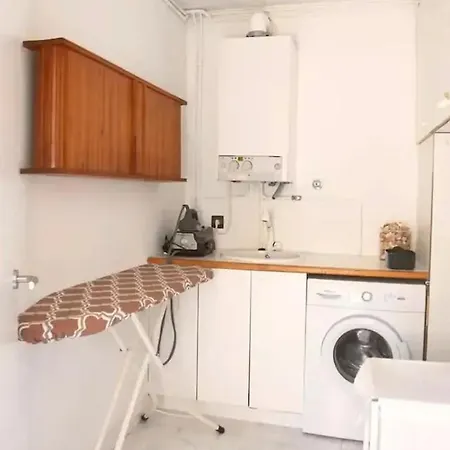 Comfortable House In With Shared Pool 펜션 시체스