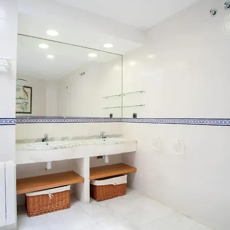 Comfortable House In With Shared Pool *