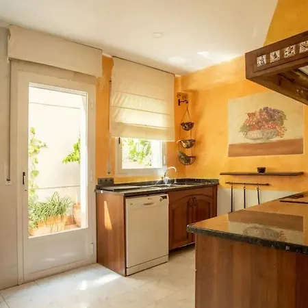 Сasa de vacaciones Comfortable House In With Shared Pool