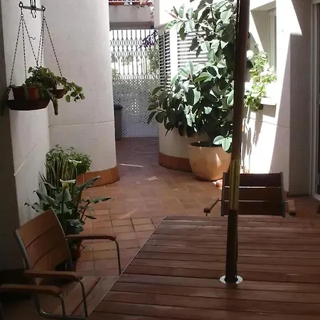 Comfortable House In With Shared Pool 펜션 시체스