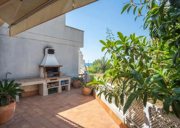 Comfortable House In With Shared Pool Sitges