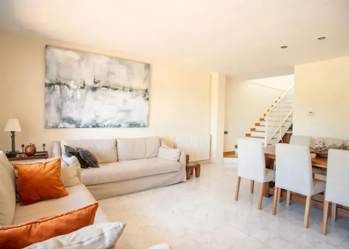 Comfortable House In With Shared Pool Vakantiehuis