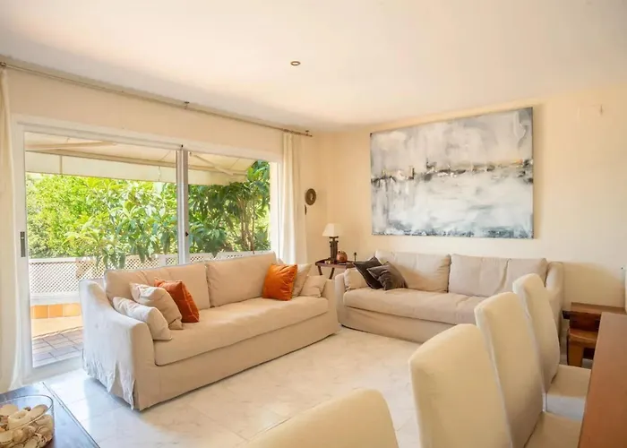 Comfortable House In With Shared Pool Vakantiehuis Sitges