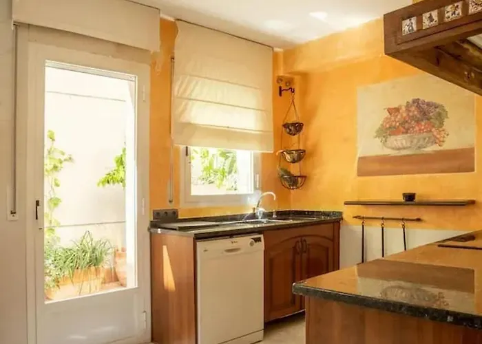 Vakantiehuis Comfortable House In With Shared Pool