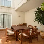 Comfort House: Shared Pool Retreat *