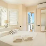 Comfort House: Shared Pool Retreat Sitges