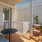 Comfort House: Shared Pool Retreat