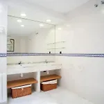Comfort House: Shared Pool Retreat *