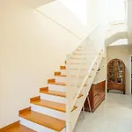 Comfort House: Shared Pool Retreat