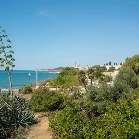 Comfort House: Shared Pool Retreat * Sitges