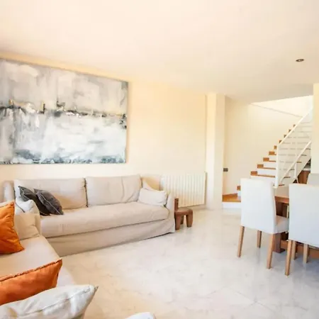 Comfortable House In With Shared Pool 別荘