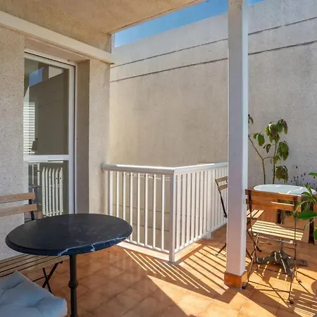 Comfort House: Shared Pool Retreat