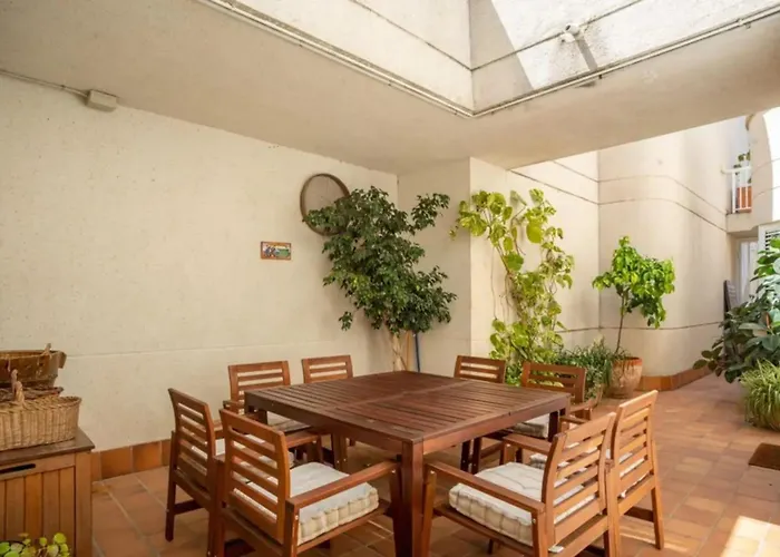 Comfortable House In With Shared Pool 度假居 *