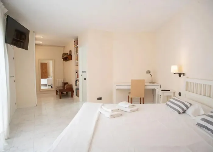 Comfortable House In With Shared Pool *